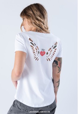 Camiseta con alas en la espalda